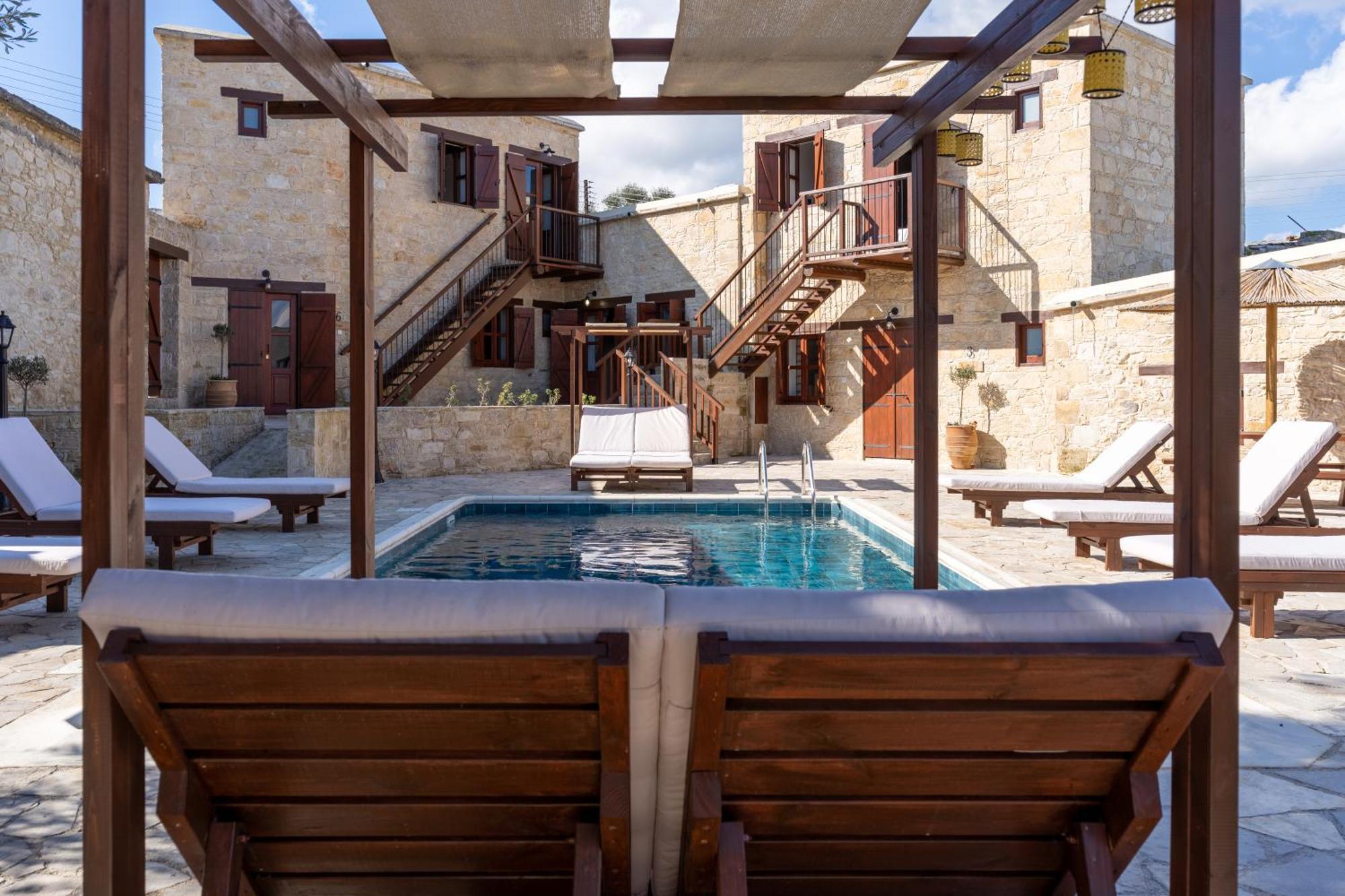 Stone Court Boutique Studios Miliou Exterior foto